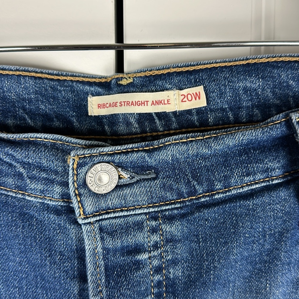 Levi's Premium RIBCAGE STRAIGHT ANKLE WOMEN'S JEANS (PLUS SIZE) - Picture 6 of 9